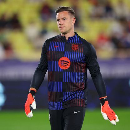 عملاقان من الدوري الإنجليزي الممتاز يراقبان وضع تير شتيغن مع برشلونة