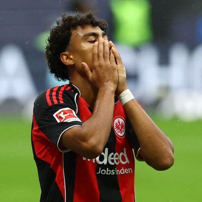 سر ظهور "كشافة ليفربول" في مدرجات أينتراخت فرانكفورت