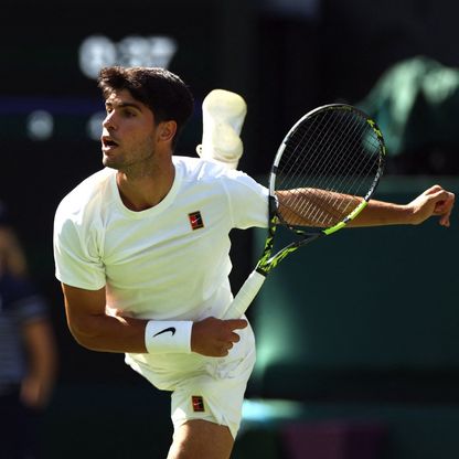 ألكاراز يواصل حملة الدفاع عن لقب ويمبلدون ببلوغ الدور الثالث