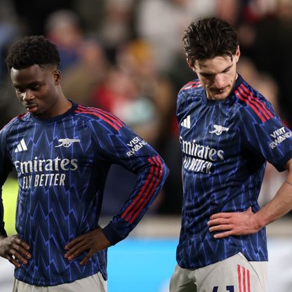 شاهد.. برينتفورد يقدم هدية للمنافسين بعرقلة أرسنال المتصدر