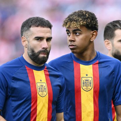 لاعبو برشلونة يشكون "غباء" لامين يامال وداني كارفاخال يعتزم مصارحته