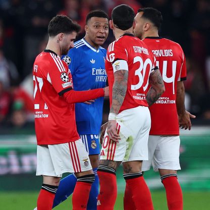 كيليان مبابي يدعو لإقصاء لاعب بنفيكا ويطالب فيني بمواصلة الرقص