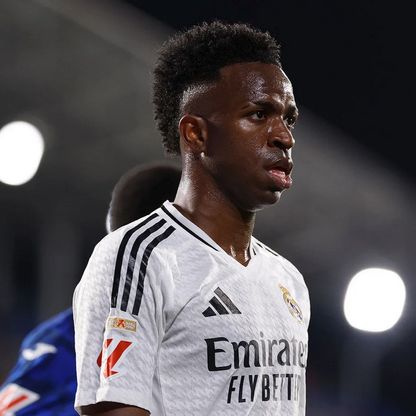 فينيسيوس "يريد راتب رونالدو".. و"يراوغ" ريال مدريد بشأن تجديد عقده