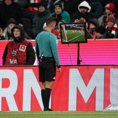 حكم ألماني مغمور يدير مباراة متوترة في مصر مقابل مبلغ ضخم