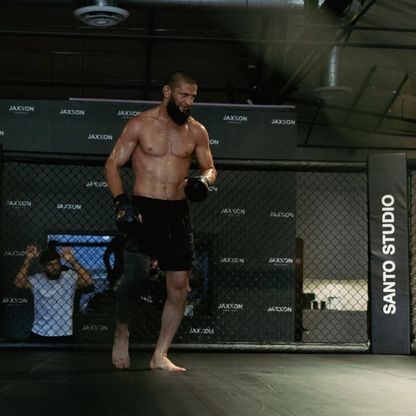 هل يحقق شيماييف حلم الإمارات ويعتلي قمة الفنون القتالية؟