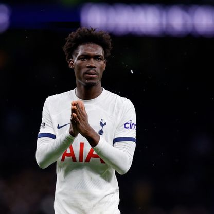 توتنهام يحقق في مزاعم استنشاق بيسوما لغاز الضحك