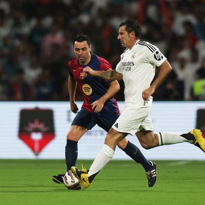 فيغو يختار لاعباً من برشلونة للانتقال إلى ريال مدريد.. والعكس