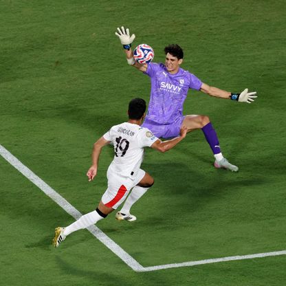 بونو ينافس المحمدي.. "كاف" يعلن المرشحين لجائزة أفضل حارس إفريقي