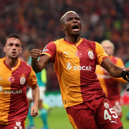 ليفربول يدفع ثمن جلوس صلاح كبديل ليخسر أمام غلطة سراي