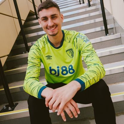 بورنموث يضم الحارس الصربي بتروفيتش من تشيلسي