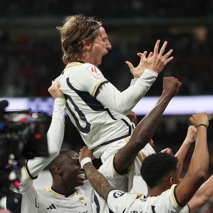 مودريتش "استنجد" بتشابي ألونسو.. وريال مدريد "أصرّ" على رحيله
