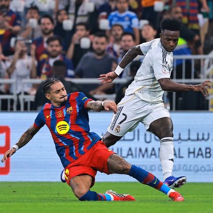 شاهد.. 4 أهداف في شوط مثير ومتقلب بين برشلونة وريال مدريد