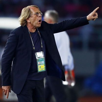 كلود لوروا يدافع عن مدرب السنغال ويطالب إفريقيا بمقاطعة كأس العالم