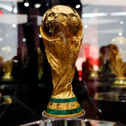 صورة لكأس العالم معروضة في مونتيري - 14 مارس 2026