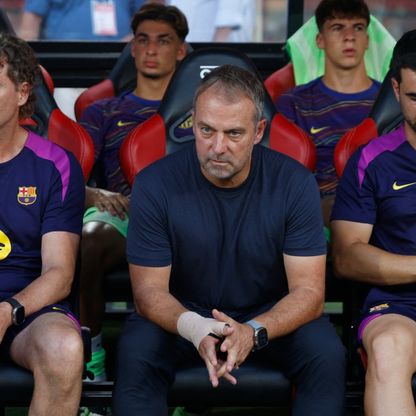 فليك غاضب من مستوى برشلونة ويبرر هدف فيران توريس المثير للجدل