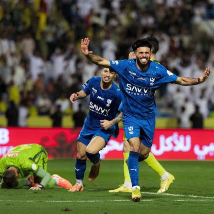 شاهد.. الهلال يقلب الطاولة على الخليج ويشدد الخناق على النصر