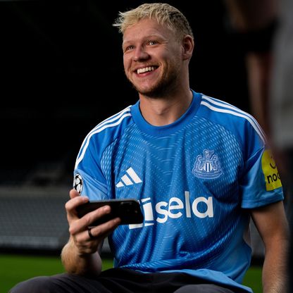 نيوكاسل يضم الحارس رامسديل ويتلقى رسالة من المشجعة "جانيت"