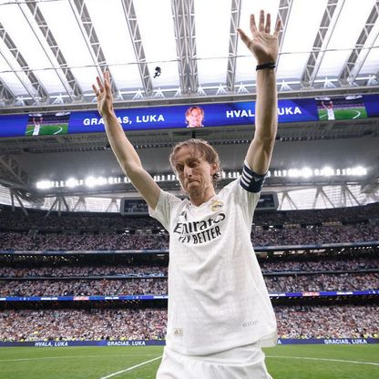 شاهد.. مودريتش يبكي في الباص لدى توجّه ريال مدريد إلى "سانتياغو برنابيو"