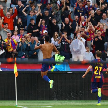 برشلونة يصعق جيرونا بهدف "المهاجم" أراوخو وينتزع قمة الليغا