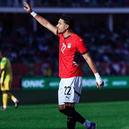 عمر مرموش يهدر تقدم مصر أمام بنين في الشوط الأول وإصابة قوية لحمدي