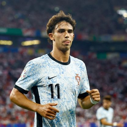 هل يكون بنفيكا خشبة الخلاص من الغرق لجواو فيليكس؟