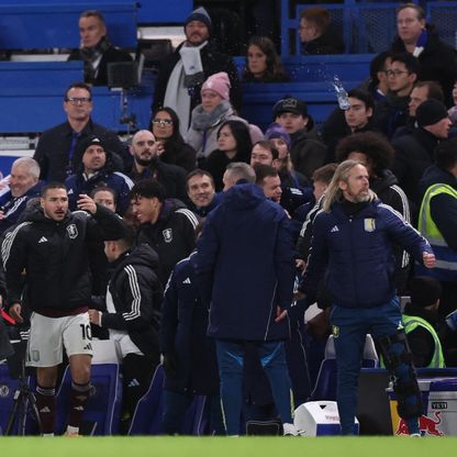 تغريم تشيلسي بسبب إلقاء زجاجة باتجاه المنطقة الفنية لأستون فيلا