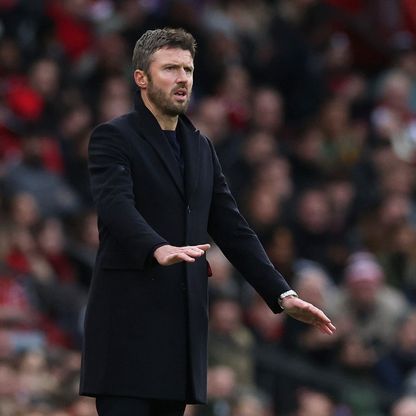 مانشستر يونايتد يؤجل حسم مصير مايكل كاريك رغم الانتصارات الـ 3