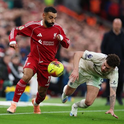 "للصبر حدود".. سهام الانتقادات تطال سلوت مدرب ليفربول ونجاة محمد صلاح