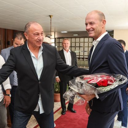 بسبب عقد كارثي.. الأهلي "مكبّل اليدين" لا يستطيع إقالة توروب