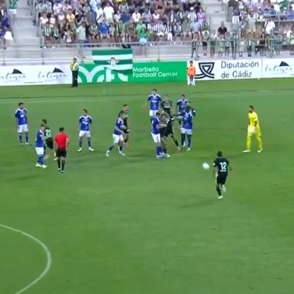 فيديو صادم.. لكمات وعنف وضرب في مباراة ودية بين بيتيس وكومو