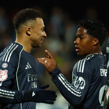 مبابي وفينيسيوس وبنزيما يتفاعلون مع انتقال إندريك إلى ليون