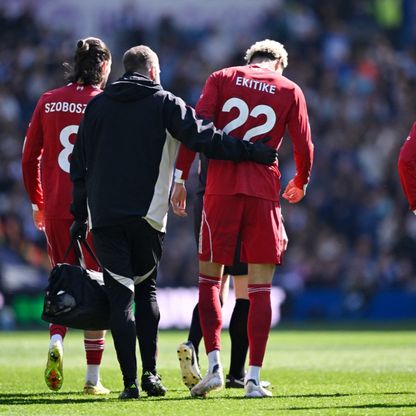 ضربة جديدة.. إصابة إيكيتيكي مهاجم ليفربول خلال مباراة برايتون