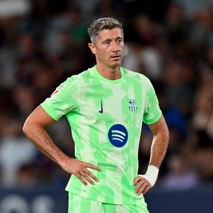 بعد توريس.. برشلونة يعلن إصابة ليفاندوفسكي