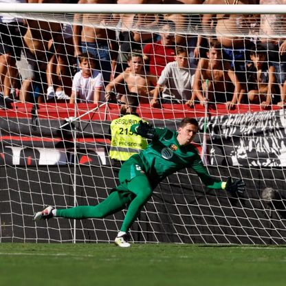 مفاجأة.. تشيزني حارس برشلونة يرفض خوض الكلاسيكو أمام ريال مدريد