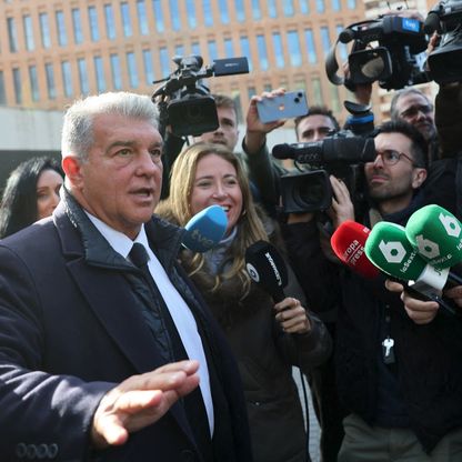 اتهام جوان لابورتا ومسؤولين بنادي برشلونة في قضية نصب