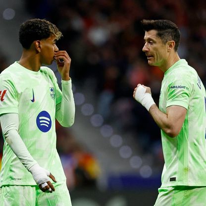 ليفاندوفسكي يرد بقوة على المقارنة بين ماستانتونو ويامال