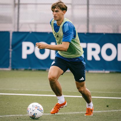 كومو يرفض عرض توتنهام من أجل نيكو باز ويطلب مبلغاً ضخماً