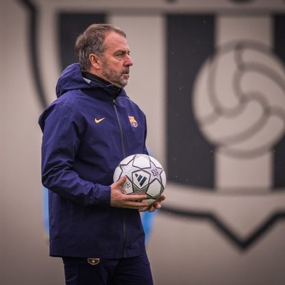 هانزي فليك يشرح كيف سيتعامل برشلونة مع البرد في سلافيا براغ