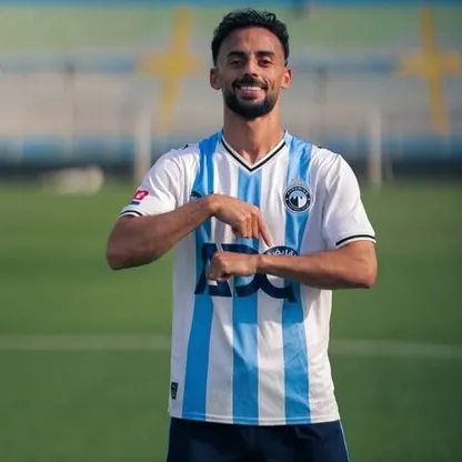 أحمد عبد القادر لاعب بيراميدز المصري خلال جلسة التصوير الأولى فور انتقاله للفريق - 13 أغسطس 2026