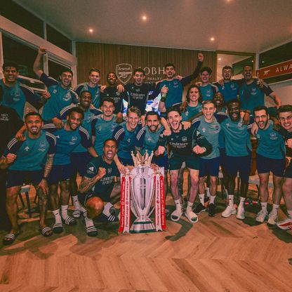 احتفالات صاخبة لجمهور أرسنال بلقب الدوري الإنجليزي بعد صيام 22 عاماً
