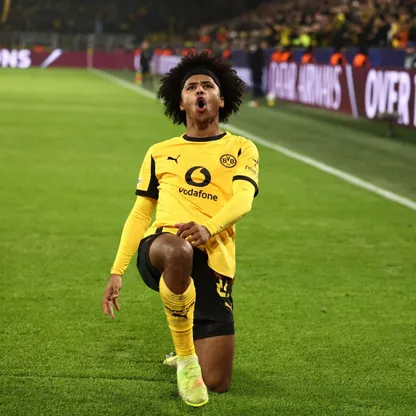 احتفال كريم أديمي نجم بوروسيا دورتموند بتسجيل هدف في مرمى فياريال بدوري أبطال أوروبا - 25 نوفمبر 2025