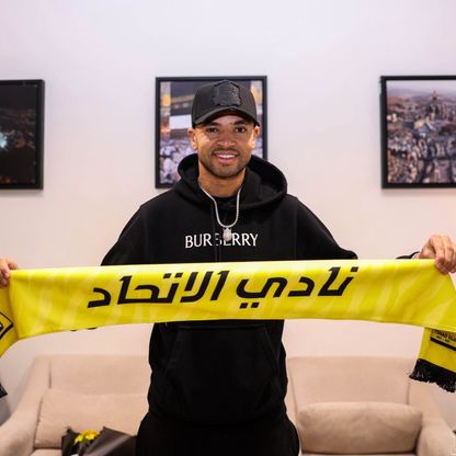 "السبع" وصل.. النصيري ينضم إلى صفوف الاتحاد