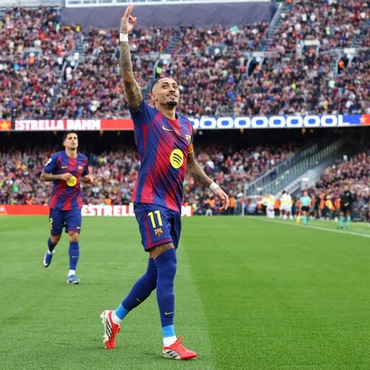 رافينيا قائد برشلونة يتحدث عن ثلاثيته أمام إشبيلية ويمدح غافي