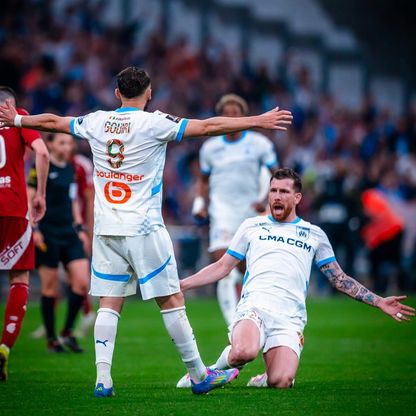 الجزائري أمين غويري مهاجم أولمبيك مارسيليا يحتفل بأحد أهدافه في مرمى بريست في الدوري الفرنسي - 27 أبريل 2025