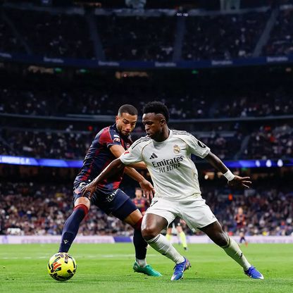 فينيسيوس "يهدّد بالرحيل" عن ريال مدريد بعد احتجاجات "سانتياغو برنابيو"