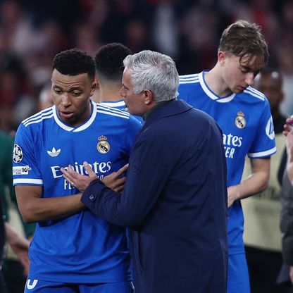 "كوناتي ليس كافياً".. مورينيو يطلب "صفقة ألمانية" لدفاع ريال مدريد