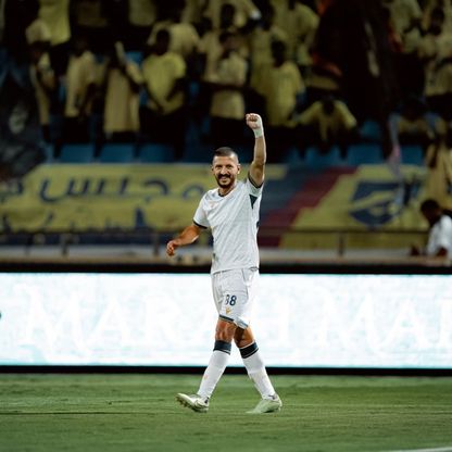 الدرعية يدشّن انتصاراته في الدوري السعودي وطرد غريب لمدربه برونو لاج