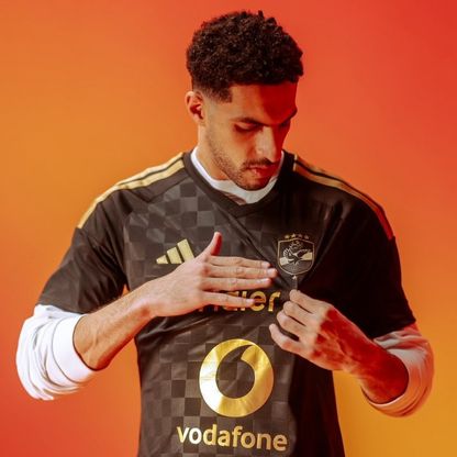 الأهلي يكشف عن القميص البديل باللونين "الأسود والذهبي"