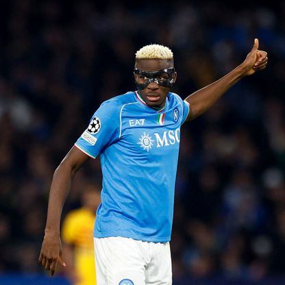 أوسيمين يصل إلى نيجيريا والهلال لا يزال ينتظر قرار اللاعب