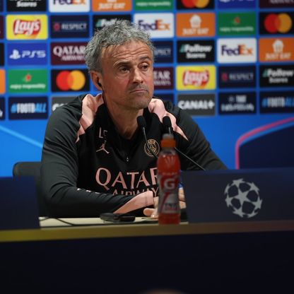 إنريكي يحث لاعبي باريس على توخي الحذر من قوة بريست الجماعية